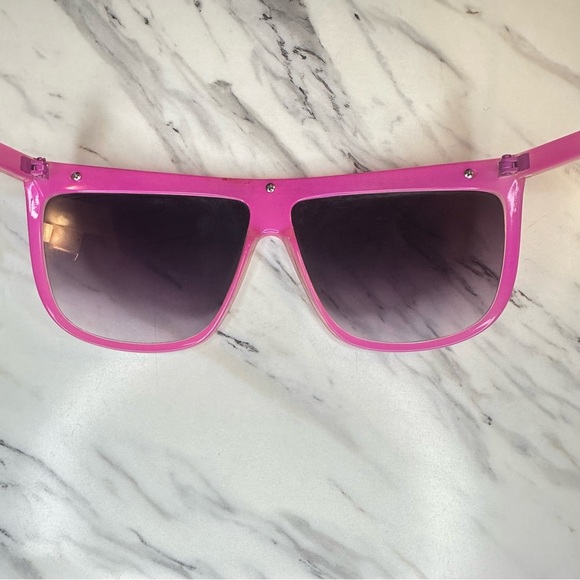 Oversized Chain Accent Dark Shade Glasses - Pink - Picture 5 of 9